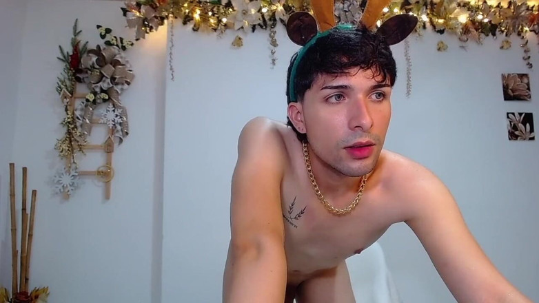 Diego_latinboy: Bucaramanga colombia christmas reindeer lagi asik ngentot kontol besarnya dan...