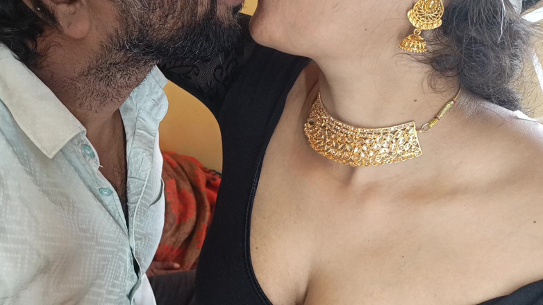 Pushpa porn: Beso labial profundo caliente y lindo