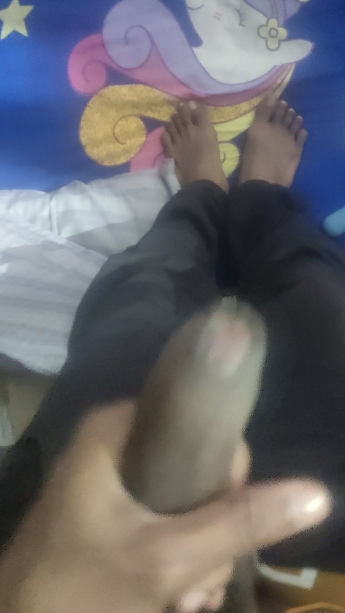 Gigolo Tv: Mama mea vitregă m-a prins masturbându-mă