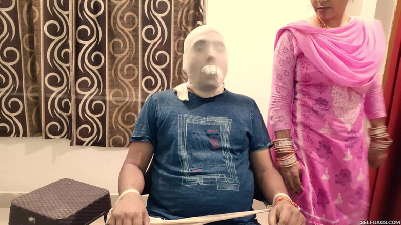 Selfgags femdom bondage: Punčocháče Hooded bondage ponížení pro roubíka manžela!