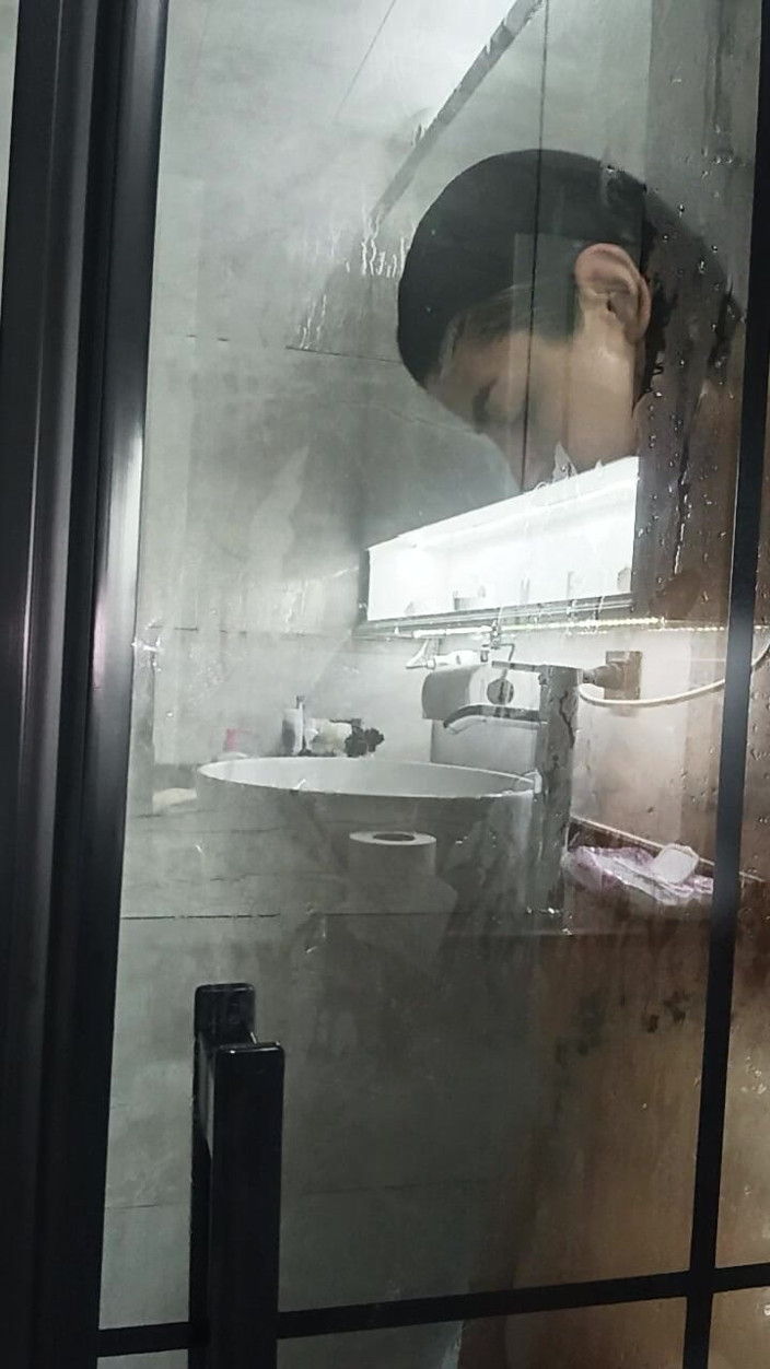 Esmer Tarcin: Schau Mir Unter Der Dusche Zu.