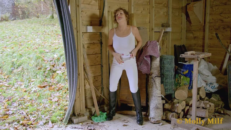 Molly MILF: Горячая зрелая милфа Molly в ее тугих сексуальных Jodhpurs