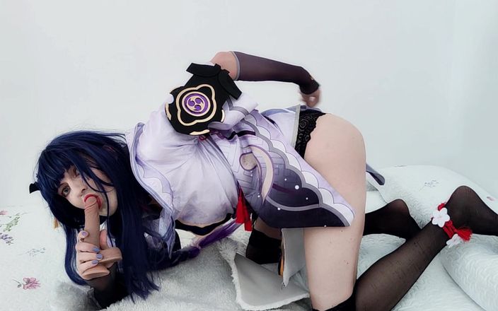 Leona Incubo: Trans cosplayer biniyor ve boşalıyor
