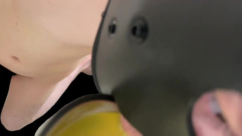 lonewanderer821: Pití chcanek hetero pána