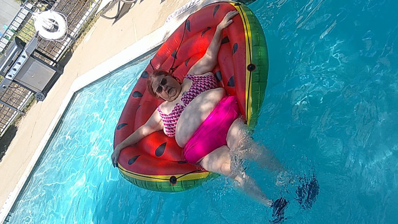 BBW nurse Vicki adventures with friends: Short Video of BBW Nurse Vicki Floating on Her Huge...