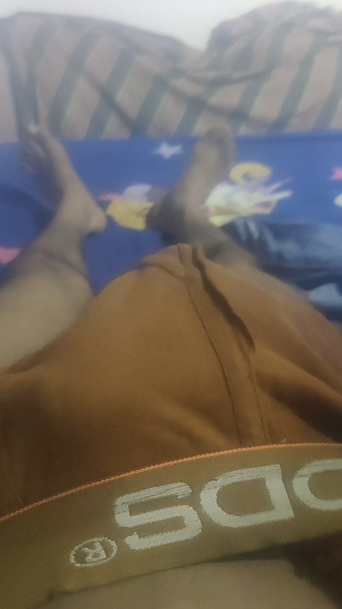 Garam_masala93: 继妹手里拿着我的并摇晃它
