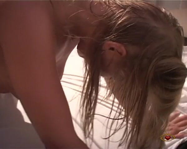 Big Sister: Orgasme dans une chambre de montagne