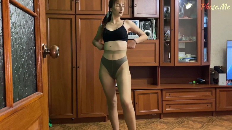 Pantyhose me porn videos: Heather Takes off Skirt to Model Tan Pantyhose