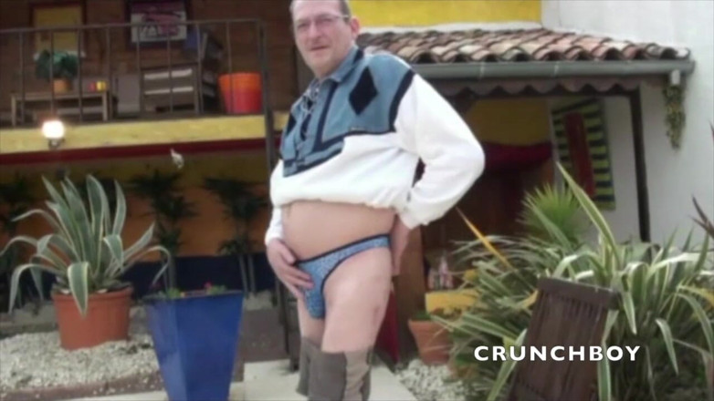 Crunch Boy: Dvě dvojčata šukají a táta zvrhlík je sledují
