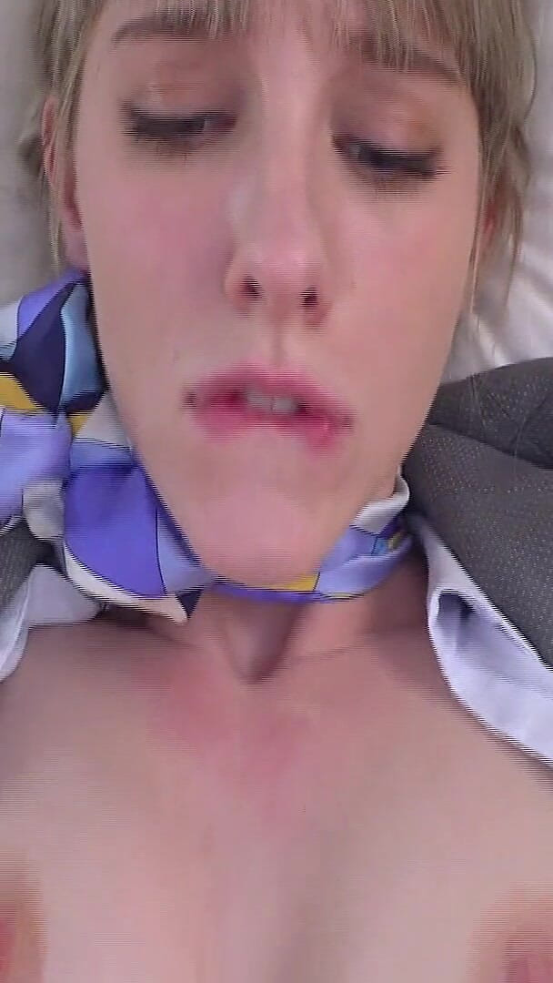 CherryBONBON: Beleza de olhos azuis quebra a compostura. Olhar inocente se...