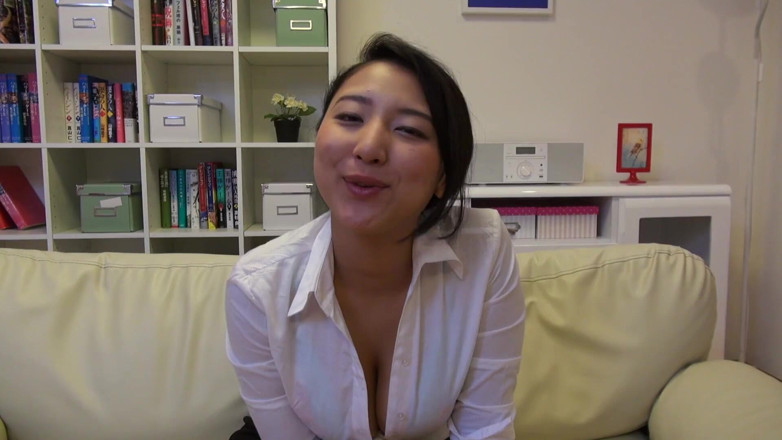 Caribbeancom: Pelacur jepang semok dengan pantat bulat mendapat creampie dalam threesome...