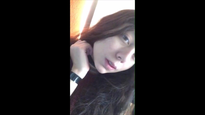 Adorable Teen: Awek jalang latina muda menunjukkan dara ketat dan panas dan...