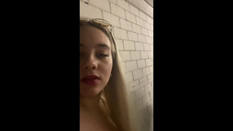 Queen_of_BDSM: Сміттєвий бак - ваш новий дім!