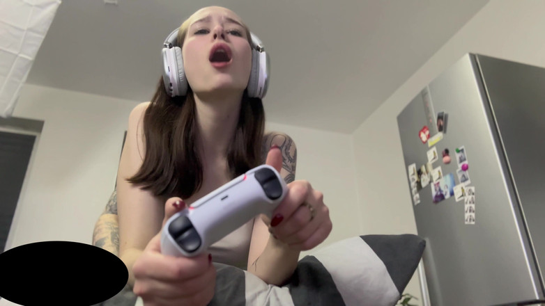 HannahKim: Zatímco kráska hrála tanky, já jsem ji šukal, krásný zadek