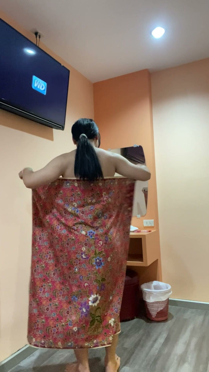 Fampfy Nana: After Finishing the Merit Ceremony, Let's Go to the Hotel