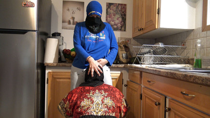 Souzan Halabi: Marocká amatérská arabská manželka podvádí s egyptskou lesbičkou