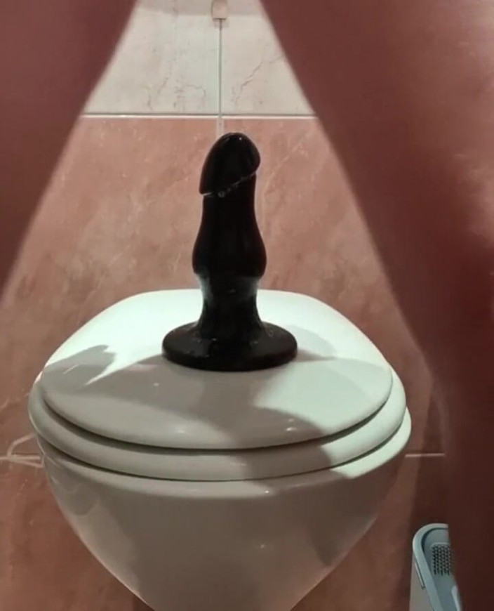 NoFace Twink X: Sexy gay twink jezdí na obrovském análním robertku