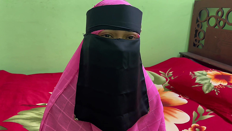 Riya Chowdhury: Mon propriétaire m’offre de baiser avec lui
