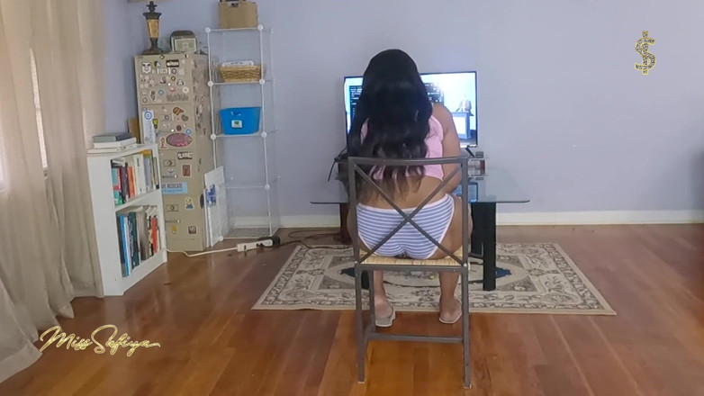 Miss-Safiya: Squeezed by giant stinky ass 2