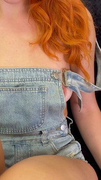 Fată drăguță cu părul roșcat Chucky