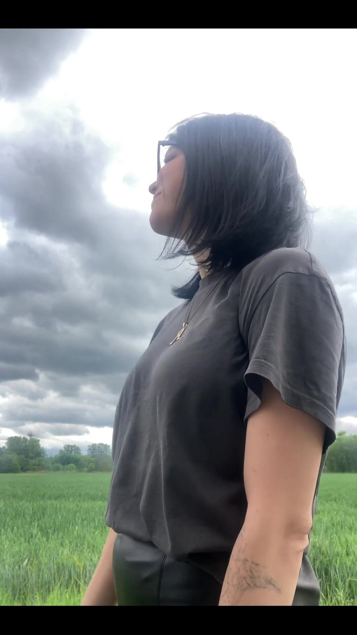 Shione Cooper: Palenie przed strzelaniem w mojej furgonetce na zewnątrz 