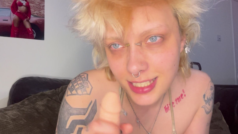 Glitterqueen1999: Zdvih pro nevlastní mámu JOI kouření a cig