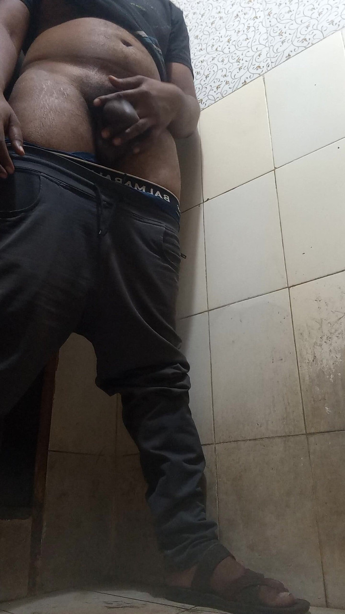 Sweet Indian cock: Hintli desi oğlum karısının göğüslerini ve meme uçlarını emiyor