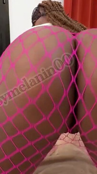 Ebony vs BBC Tlustá ebenová děvka Honey dostane její těsnou kundičku ošukanou BBC, dokud se nevyklepe - POV doggystyle creampie