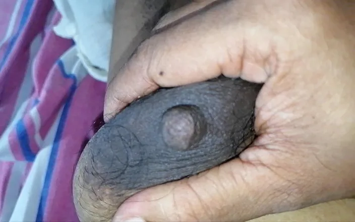 Sweety In Bed: Mokrá těsná kundička desi manželka relaxuje celé tělo