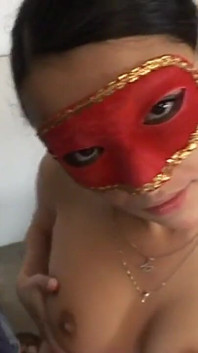 Scène amateur avec une vraie pute qui adore le plaisir et le sperme