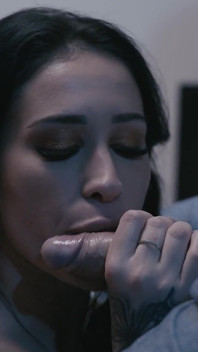 Kejutan seksi Lola Bellucci