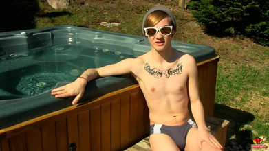 Phoenixxx: Menikmati Matahari dengan Skyler