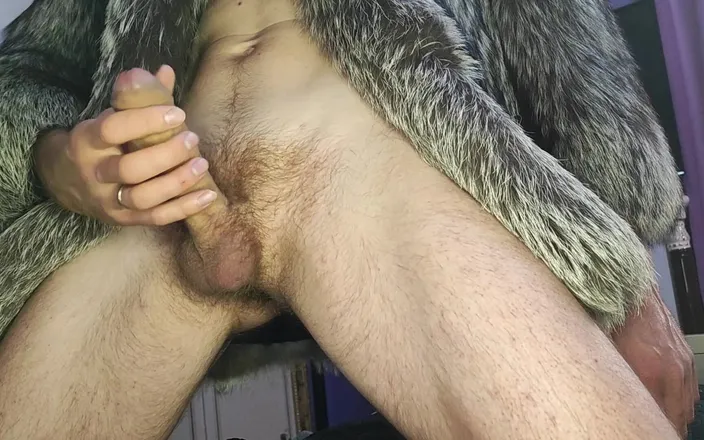 Princess18_: Horny Kinky Guy Behind of Fur Goddess