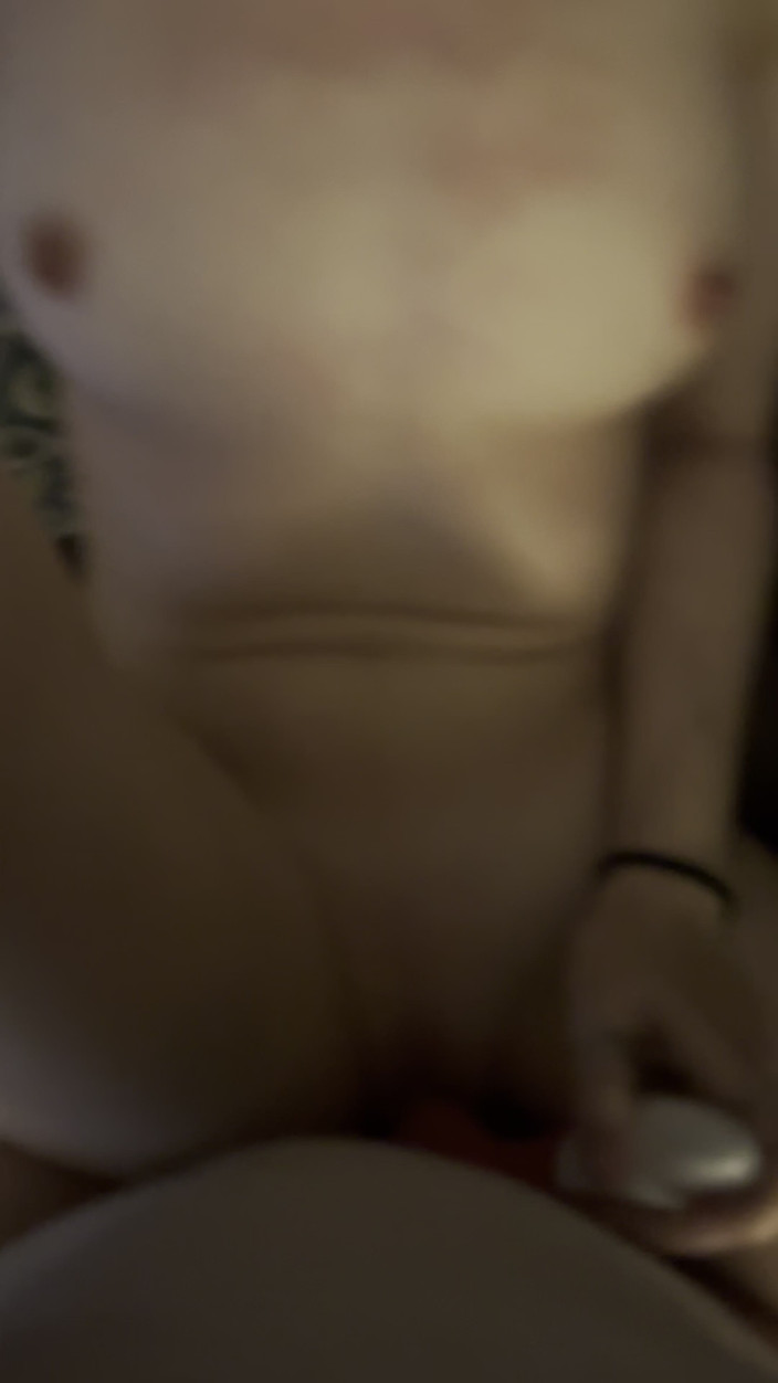 IntimateIsles: वाइब्रेटर सोफे सेक्स