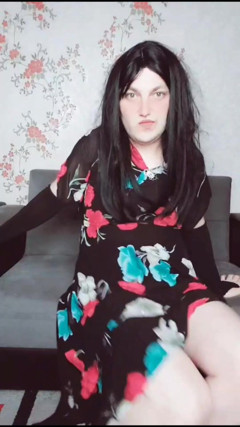 Flowered Pinky and Black Hair Cute Young thumbnail