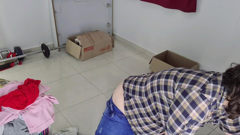 Alice H: Buttcrack Selecting Laundry