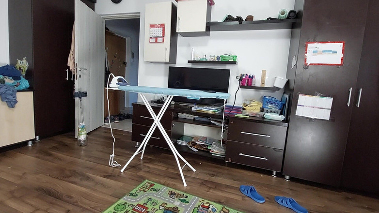 Amateur_MS: Une Femme Sexy Fait Les Corvées À Poil Dans La Maison.