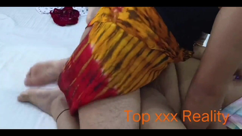 Desi Club House: Hermanastra follada anal en voz hindi clara