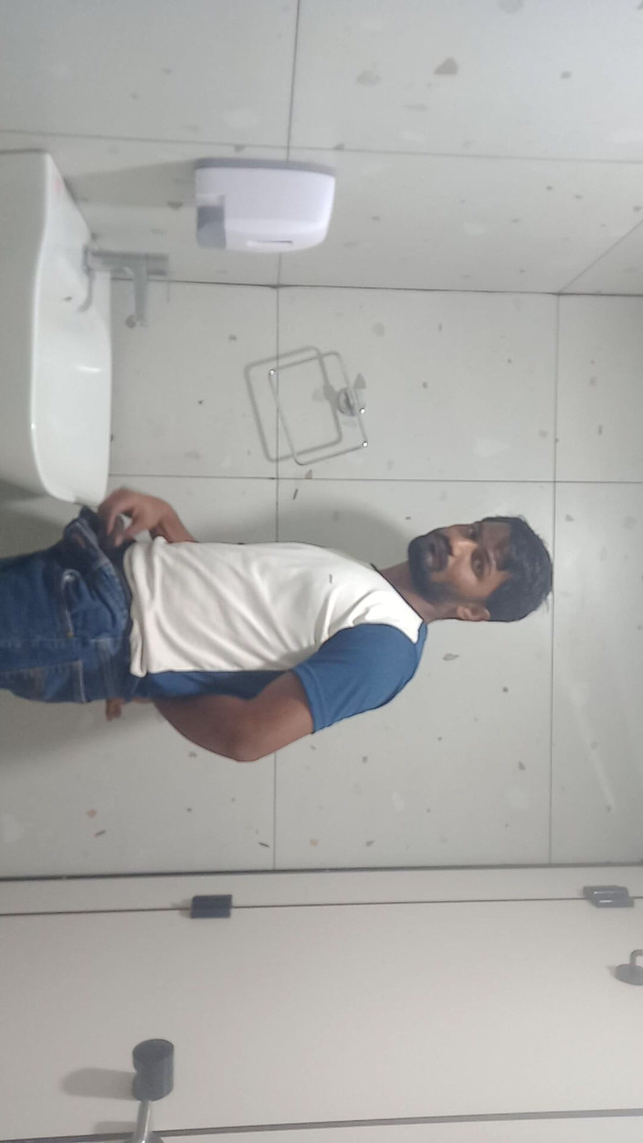 KUMBHA MANOJ KUMAR: Bugün hemşiremi tuvalete geldikten sonra çok sert sikiyorum