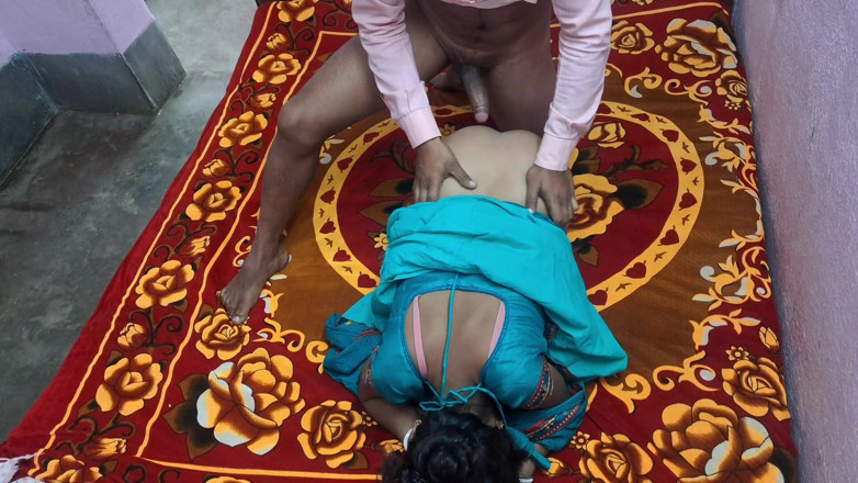 Trilokinath: Indiancă bhabhi de la țară futută