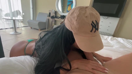 超级热辣的拉丁继妹让她完美的屁股被精液填满 - 谁是lilly