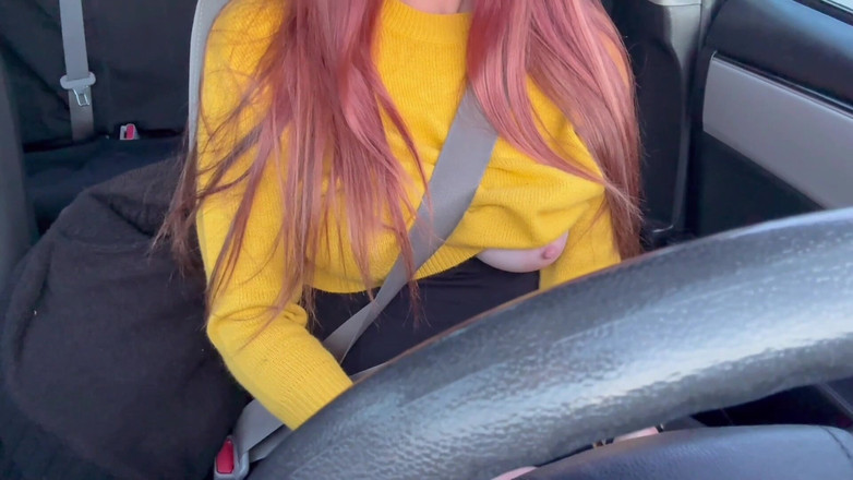 Artemisia Love: Włoskie duże cycki MILF migają jej soczyste cycki podczas jazdy...