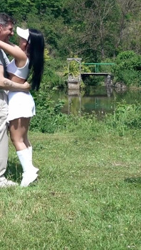 Right in the Hole - Latina Babe uprawia seks analny na polu golfowym
