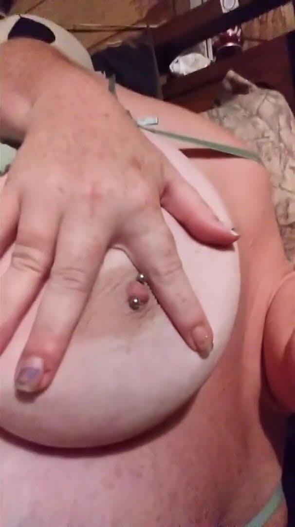 Countrycutie: Titty play vid