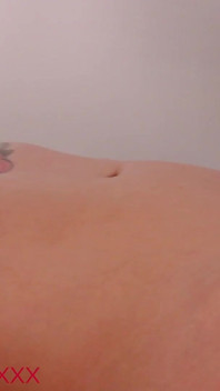 Calda ragazza inglese riceve un massaggio dalla splendida infermiera jasmine