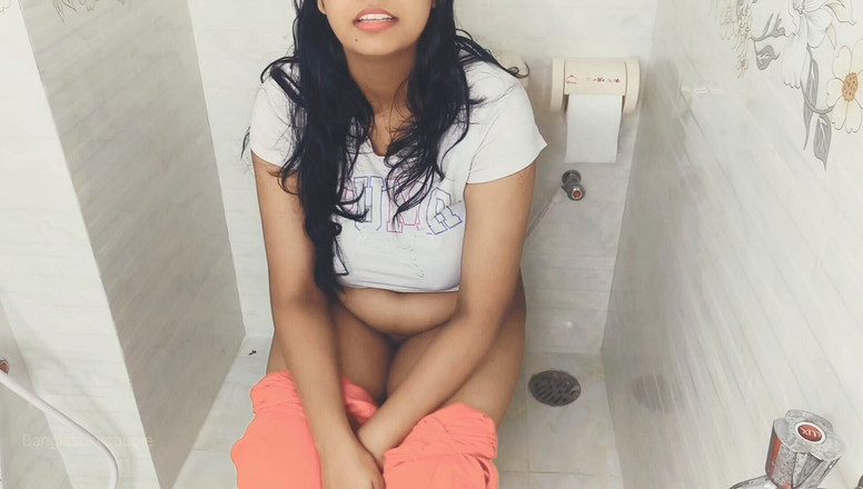 Banglasexycouple: Пасинок прийшов і відтрахав мене в туалеті, пеніс пасинка дуже великий