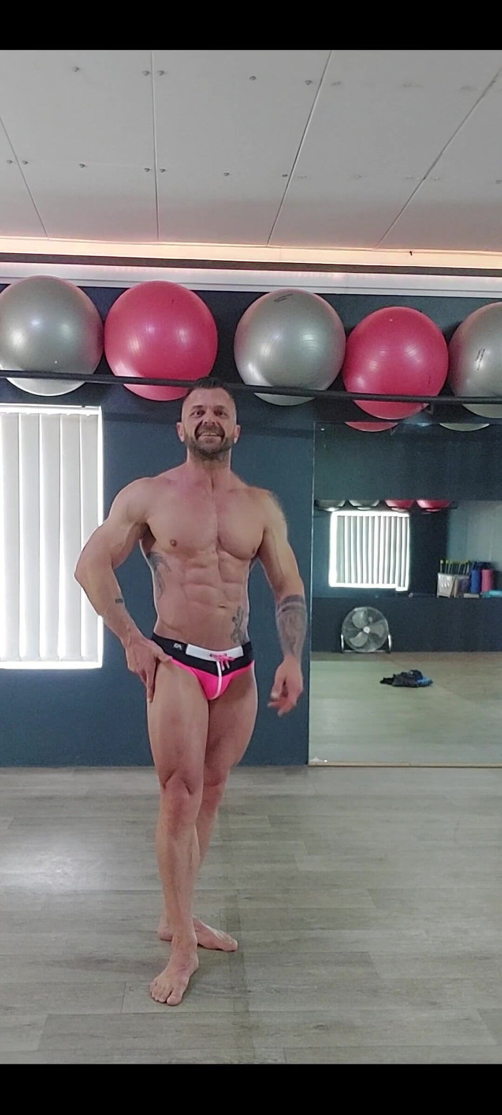 Bruno_Blane: बॉडी बिल्डरिंग प्रतियोगिता के लिए दिखाएं तैयारी