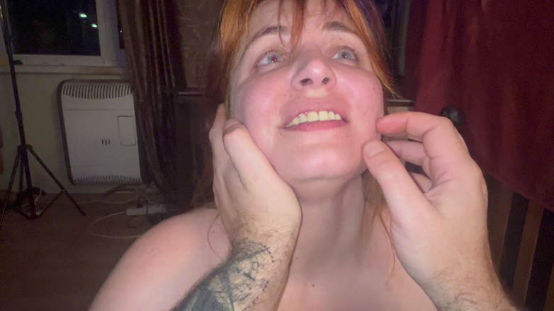 Elena917: Gifles et coups de poing en POV