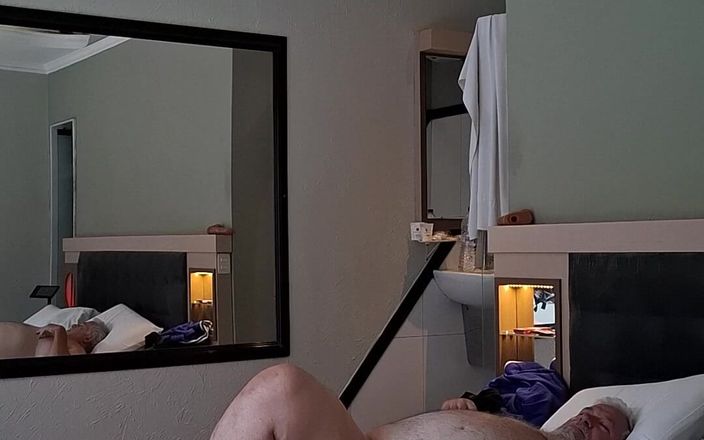 Combat and fetish: Jobber prohrál boj, teď musí zaplatit za tátu