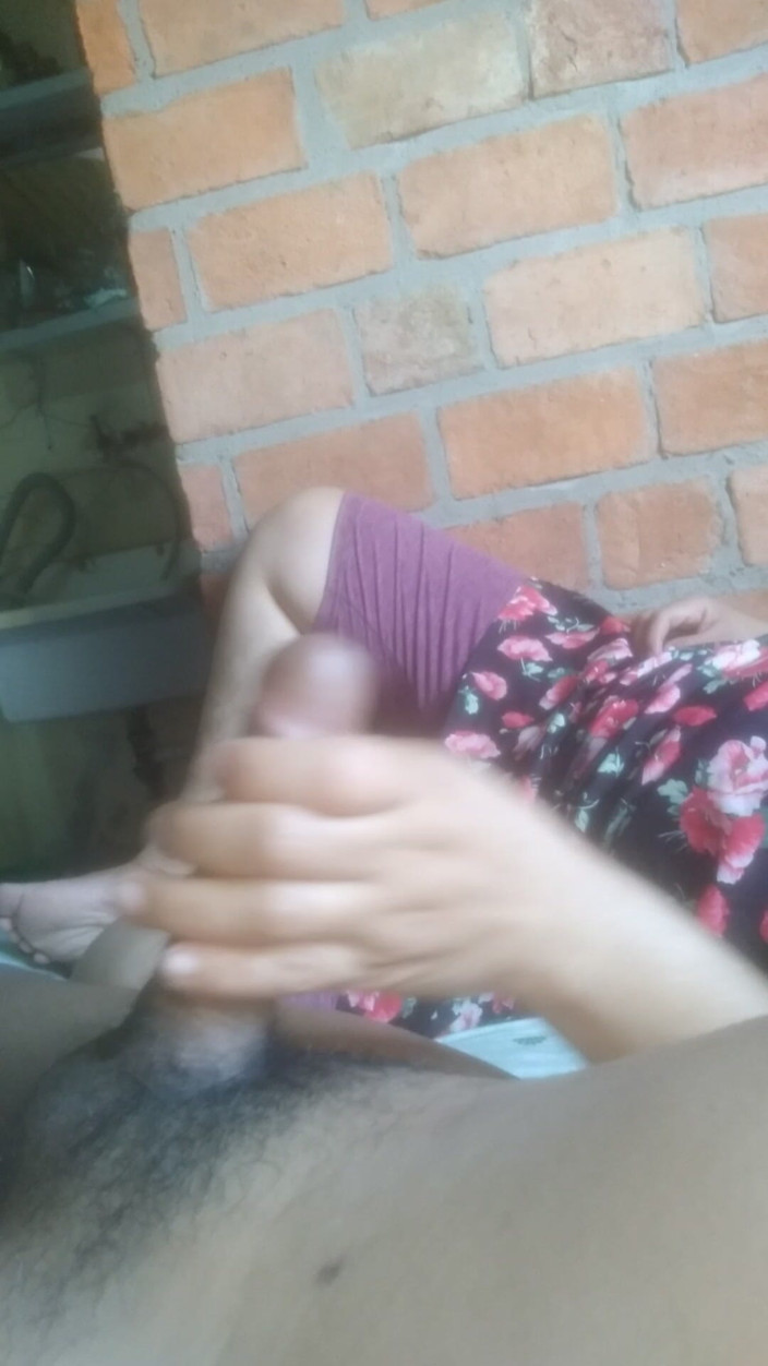 Eatrella j: How Big, It Barely Fits in My Hand, Then Use...